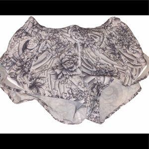 Hotty hot lululemon shorts